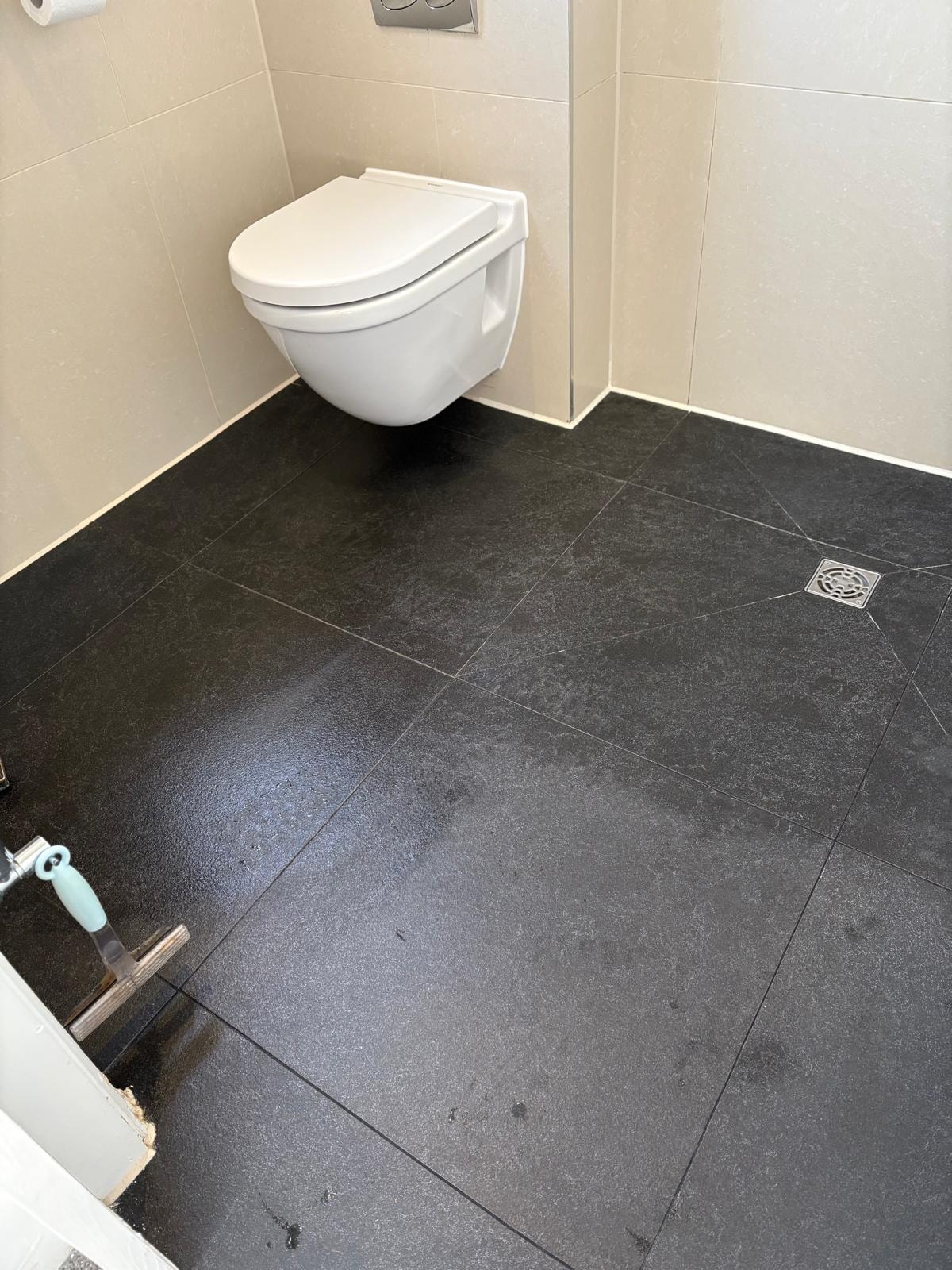 Bathroom after end of tenancy clean
